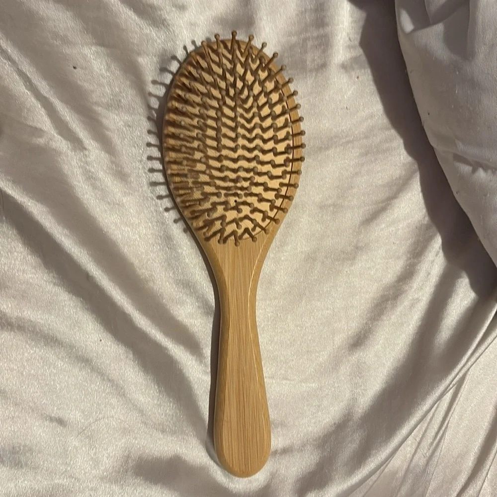 Red and Gold Hair bamboo Brush - Picture 3 of 3